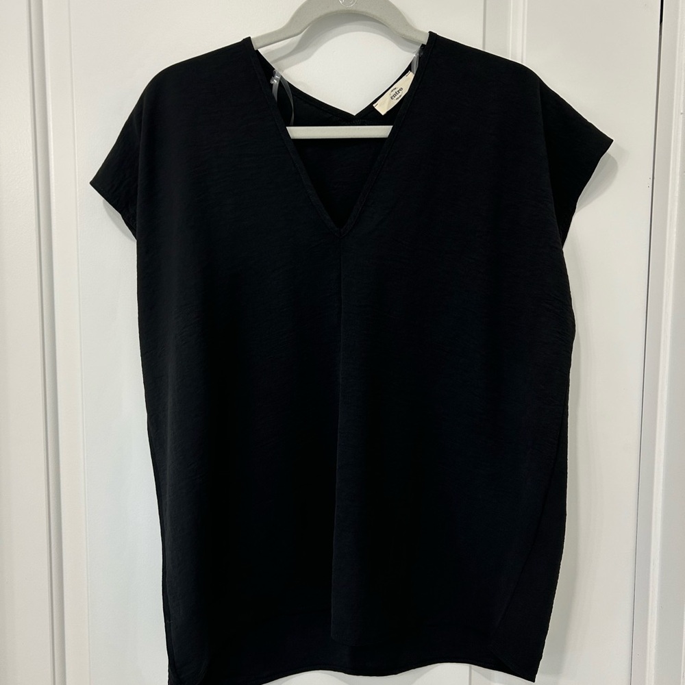 Magnolia Boutique | Entro Black Short Sleeve V-Neck Top